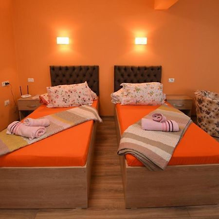 Apartament Trident Hateg Bagian luar foto