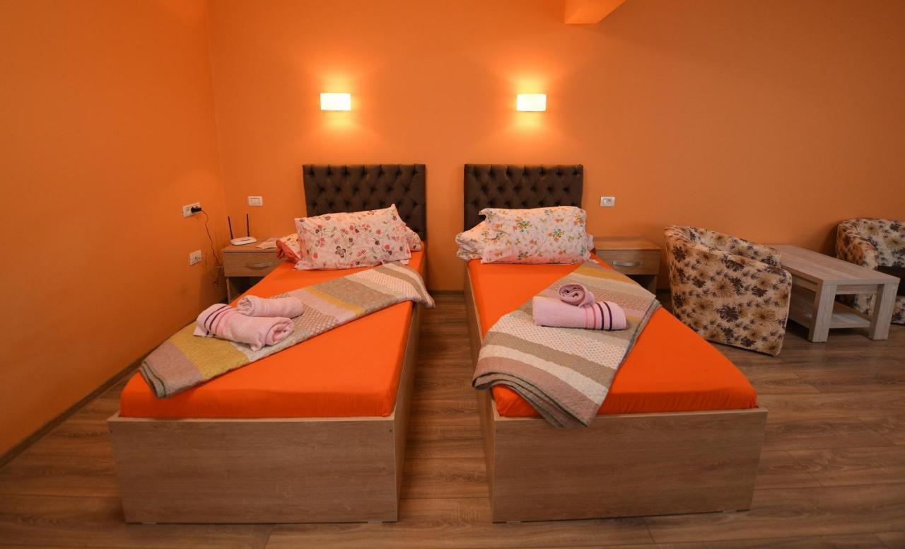 Apartament Trident Hateg Bagian luar foto