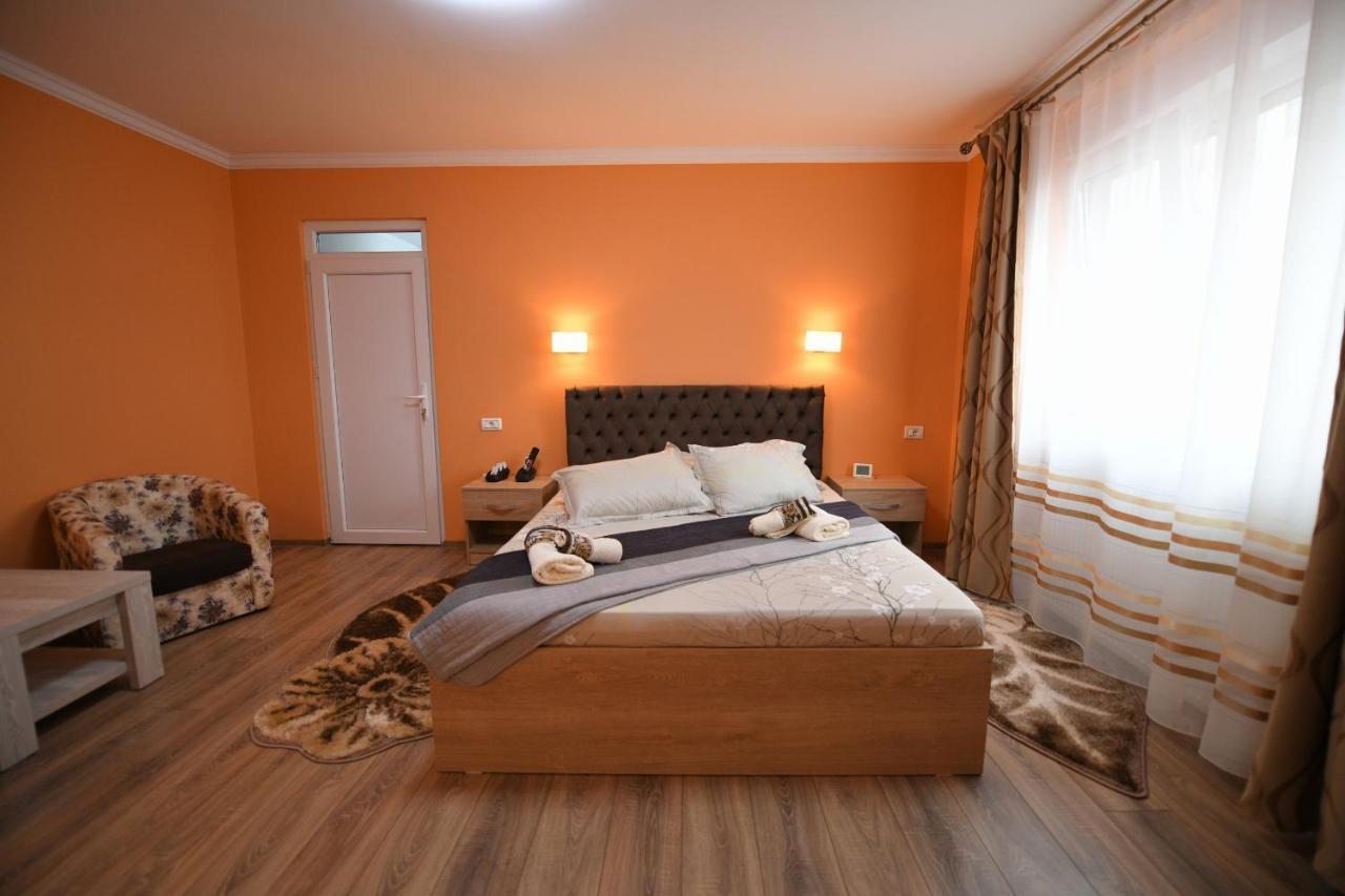 Apartament Trident Hateg Bagian luar foto
