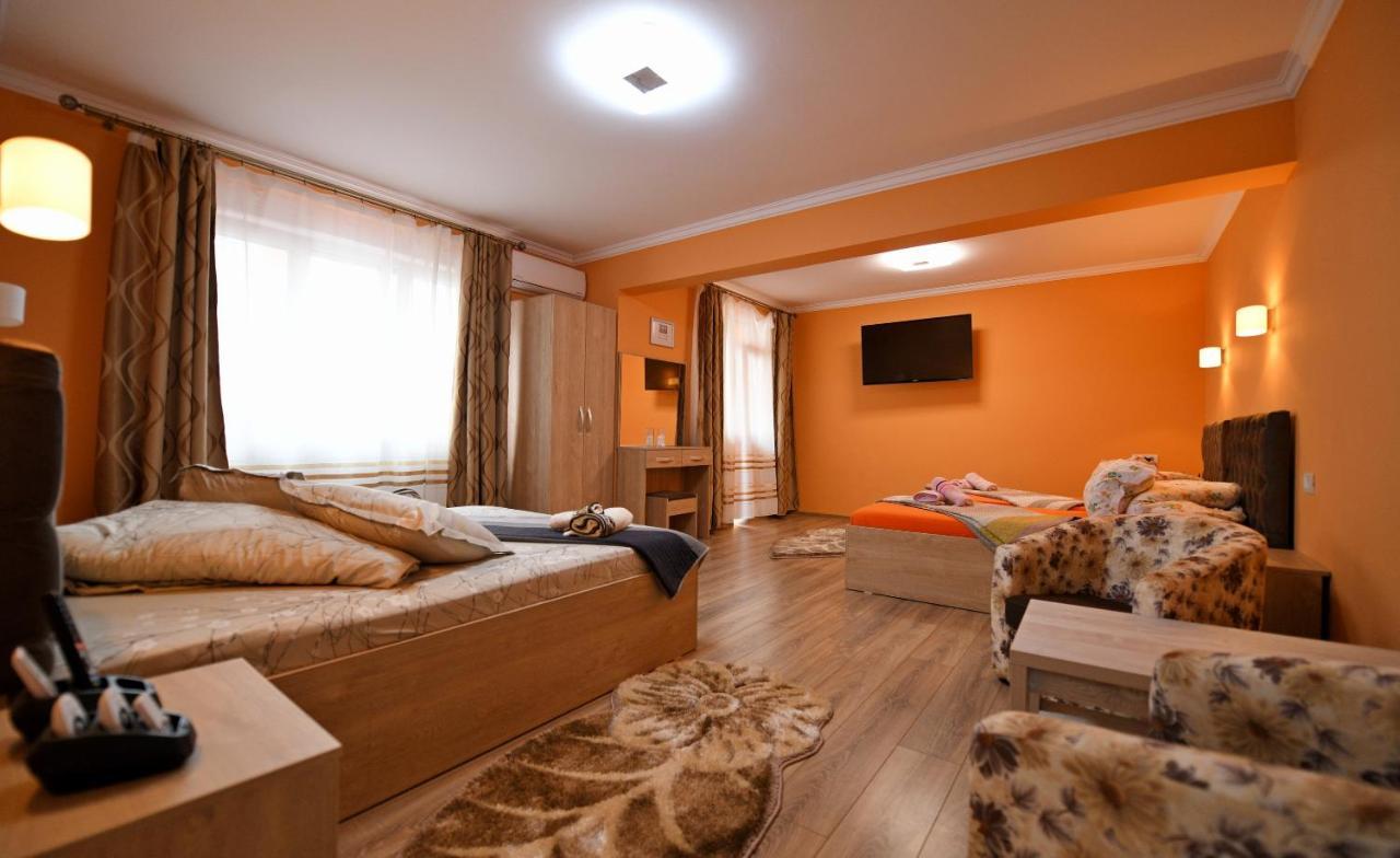 Apartament Trident Hateg Bagian luar foto