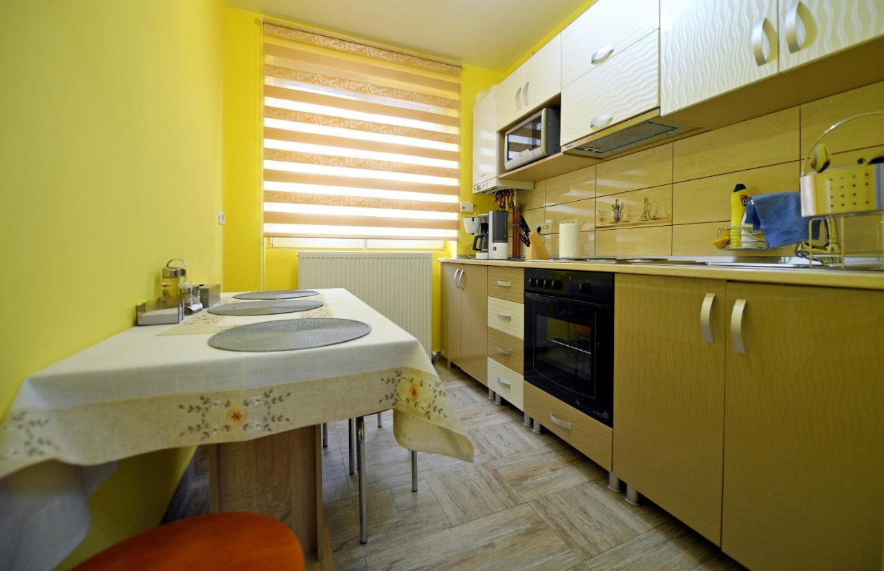 Apartament Trident Hateg Bagian luar foto