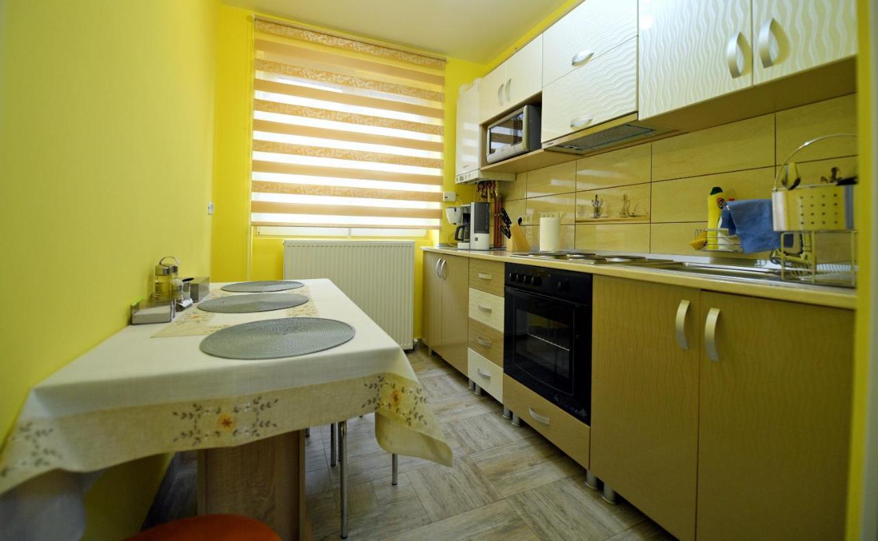 Apartament Trident Hateg Bagian luar foto